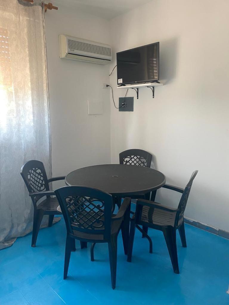 Aparthotel Le Stanze Del Mare Golfo Aranci Habitación foto